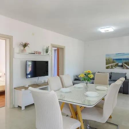 Apartment Seget *